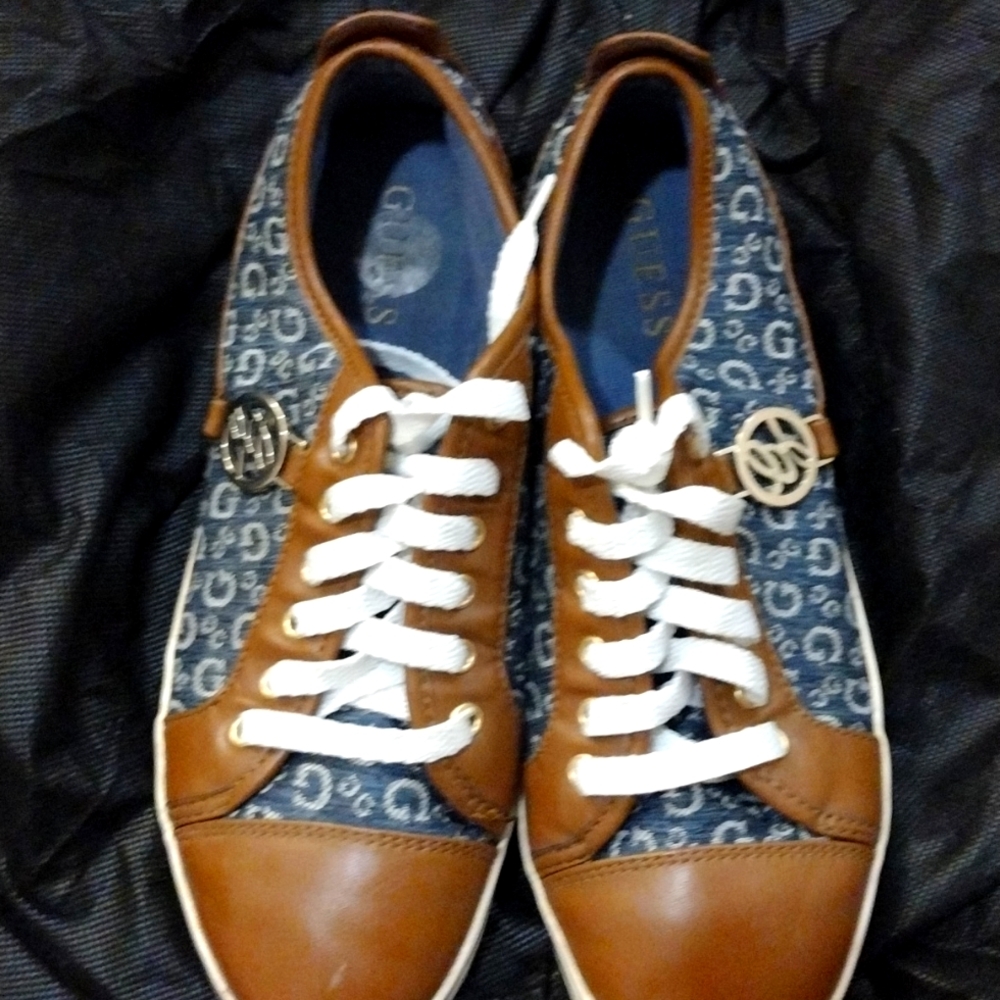 Womans Guess Shoes